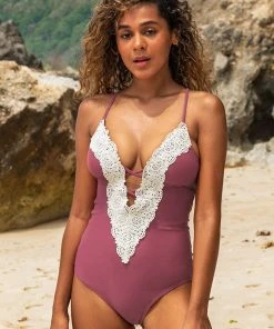 CUPSHE Madisyn Dusty Pink Plunge Neck Crisscross One Piece Swimsuit