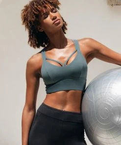 CUPSHE Accs & Clothing Baia Strappy Criss Cross Sports Bra