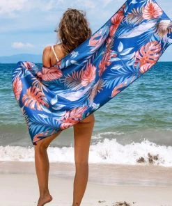 CUPSHE Tropical Lush Leafy Beach Blanket