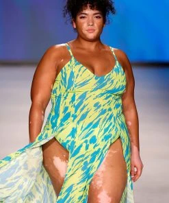 CUPSHE Dresses Love Los Angeles Art Walk Animal Plus Size Maxi Dress