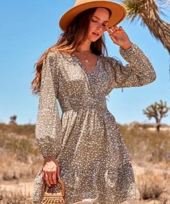 CUPSHE Addison V-neck Long Sleeve Smocking Short Dress