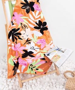 CUPSHE Tiki Bar Floral And Leafy Beach Blanket