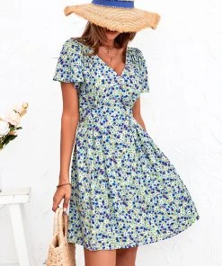 CUPSHE Thalia V-neck Bell Sleeve Mid Length A-Shape Dress