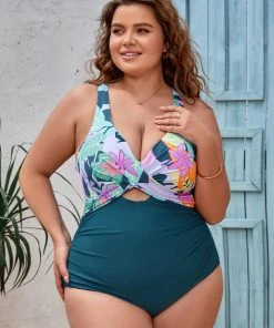 CUPSHE Plus Size Lanirescert Molded Twist Front One Piece Swimsuit