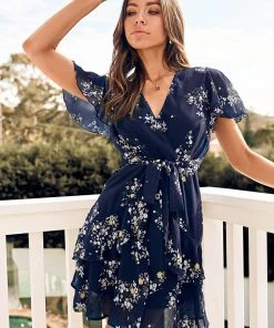CUPSHE Hermine V-neck Floral Short Sleeve A-shape Dress Dresses