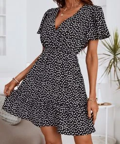CUPSHE Dresses Lara V-neck Short Sleeve Ditsy Ruching Dress