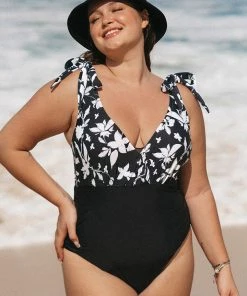 CUPSHE Tropical Floral Plunging Tie Strap Plus Size One Piece Swimsuit