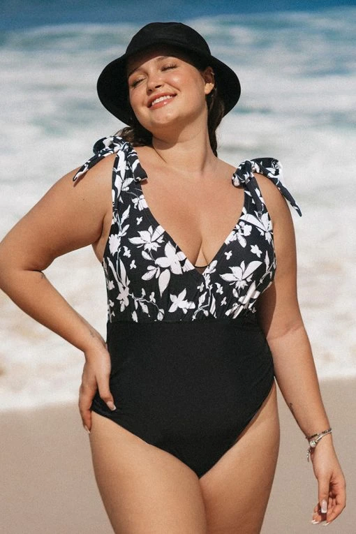 CUPSHE Tropical Floral Plunging Tie Strap Plus Size One Piece Swimsuit