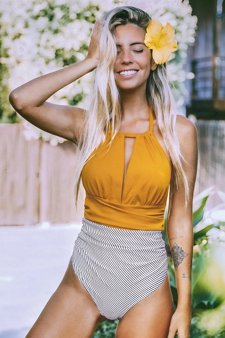 CUPSHE One Pieces Textured And Striped Halter Tummy Control One Piece Swimsuit