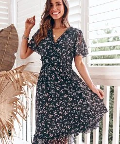 CUPSHE Diza V-neck Ruffle Ditsy A-shape Dress Dresses