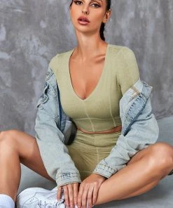 CUPSHE Accs & Clothing Rose Garden V-neck Crop Top And Shorts Set