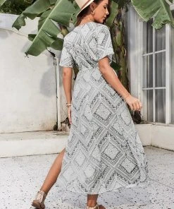 CUPSHE Hermine V-neck Short Sleeve A-shape Dress