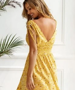 CUPSHE Scarlet Yellow Ditsy Smocked Waist Dress