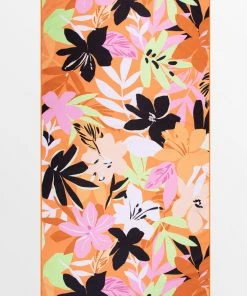 CUPSHE Tiki Bar Floral And Leafy Beach Blanket