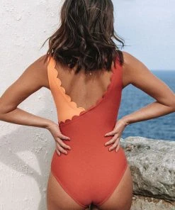 CUPSHE Jacqueline V-neck Scalloped One Piece Swimsuit One Pieces