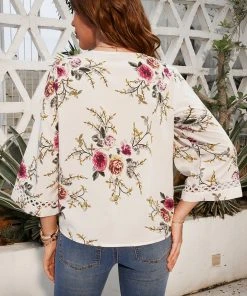 CUPSHE Beach Shirts & Tops Guinevere Flared Sleeve V-neck Lace Trims Tops