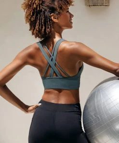 CUPSHE Accs & Clothing Baia Strappy Criss Cross Sports Bra
