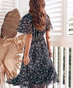 CUPSHE Diza V-neck Ruffle Ditsy A-shape Dress Dresses