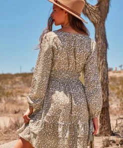 CUPSHE Addison V-neck Long Sleeve Smocking Short Dress