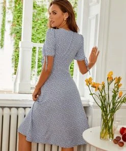 CUPSHE Madge V-neck Bubble Sleeve Ditsy A-Shape Dress