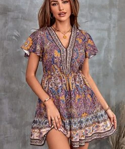 CUPSHE Kora V-neck Short Length Ethnic Pattern A-shape Dress