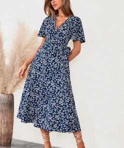 CUPSHE Dresses Gracie V-neck Tie Waist Lace Up A-Shape Dress