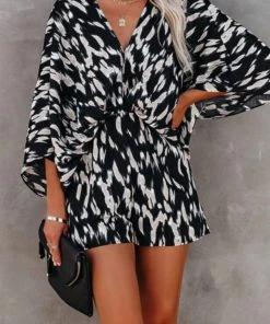 CUPSHE Hayden V-neck Leopard Print Long Sleeve Jumpsuit