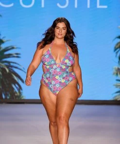 CUPSHE Point Dume Daisy Plunging Halter Tie-Back Plus Size Monokini Swimsuit