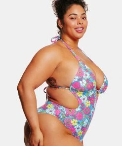 CUPSHE Point Dume Daisy Plunging Halter Tie-Back Plus Size Monokini Swimsuit