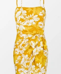 CUPSHE Brooklynn Fitted Waisted Tie Adjustable Straps Wrap Dress