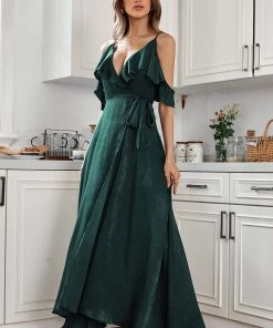 CUPSHE Aubree V-Neck Ruffle Off-shoulder Dress