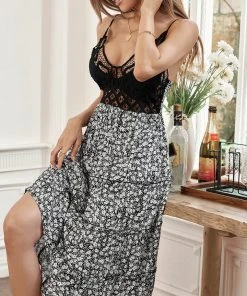 CUPSHE Malai Frill Elastic Waist V-neck A-Shape Dress