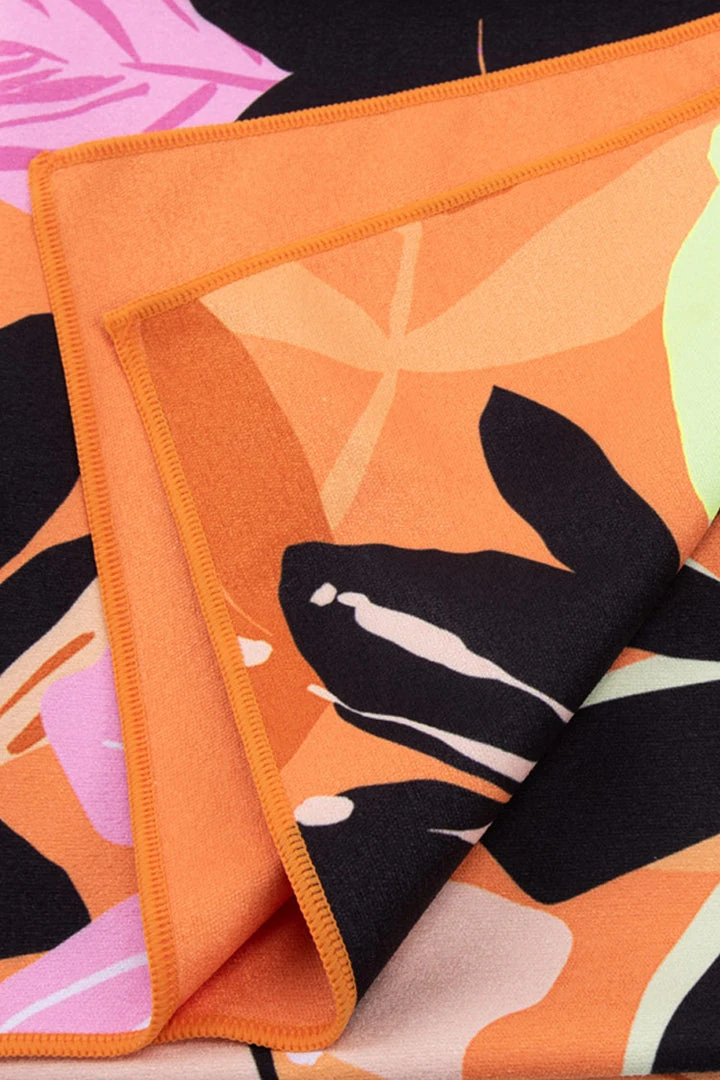 CUPSHE Tiki Bar Floral And Leafy Beach Blanket