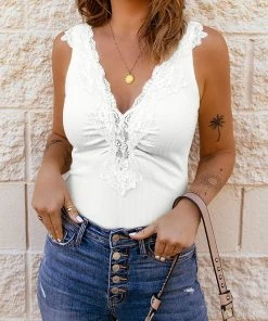 CUPSHE Antonella V-neck Lace Trims Ruching Top Beach Shirts & Tops