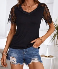 CUPSHE Davina V-neck Short Sleeve Lace Trims Top