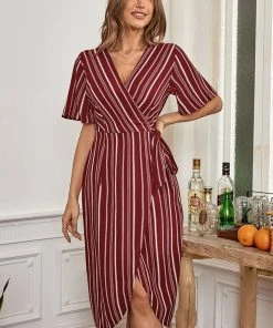 CUPSHE Dresses Leanna V-neck Half Sleeves Lace Up A-Shape Dress