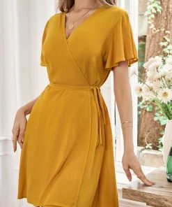 CUPSHE Leanna V-neck Short Sleeve Tie Waist A-Shape Dress