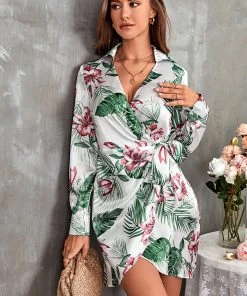 CUPSHE Ariah V-neck Tie Waist Pull Over Sheath Dress Dresses