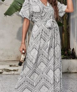 CUPSHE Hermine V-neck Short Sleeve A-shape Dress