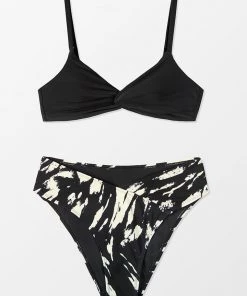 CUPSHE Bikinis Whimsical Strokes Twisted Front Bralette & Cheeky Bikini Set