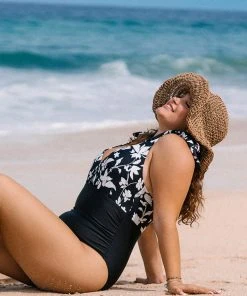 CUPSHE Tropical Floral Plunging Tie Strap Plus Size One Piece Swimsuit