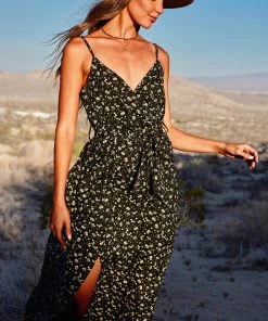 CUPSHE Dresses Palmer V-neck Ditsy Pattern Slip A-shape Dress