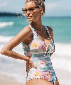 CUPSHE One Pieces Floral And Striped Scalloped One Piece Swimsuit