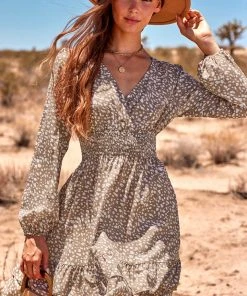 CUPSHE Addison V-neck Long Sleeve Smocking Short Dress