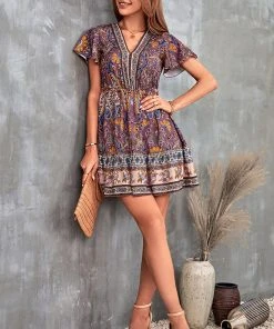 CUPSHE Kora V-neck Short Length Ethnic Pattern A-shape Dress