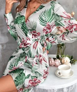 CUPSHE Ariah V-neck Tie Waist Pull Over Sheath Dress Dresses