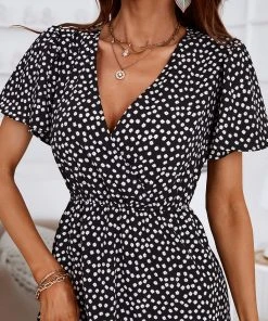 CUPSHE Dresses Lara V-neck Short Sleeve Ditsy Ruching Dress