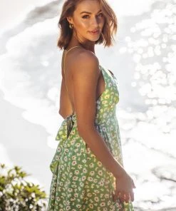 CUPSHE Alvina V-neck Thin Straps Backless A-Shape Dress