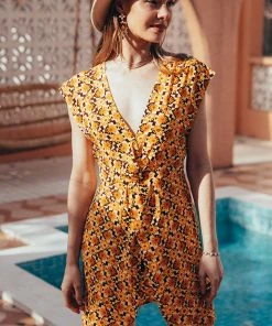 CUPSHE Asia V-neck Fitted Waisted A-Shape Dress Dresses