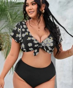 CUPSHE Swimwear BOGO 40% OFF Lucia Ditsy Bunny Tie Short Sleeve Plus Size Bikini Top
